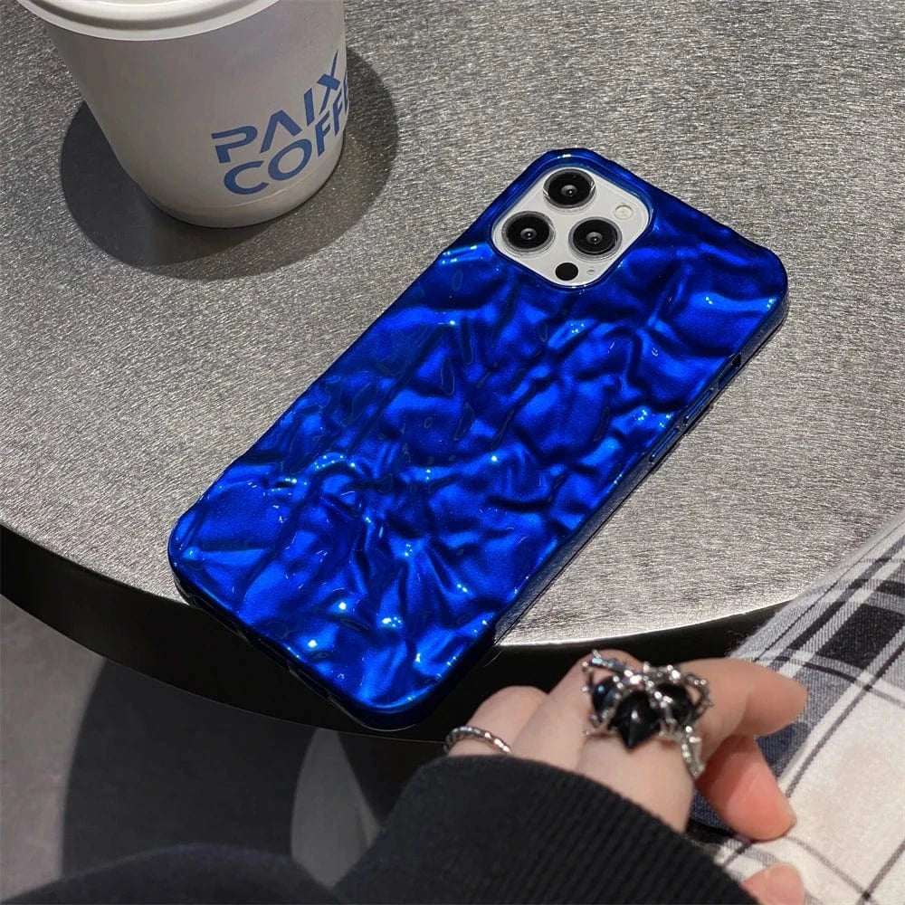 Coque iPhone bleue effet métal froissé antichoc