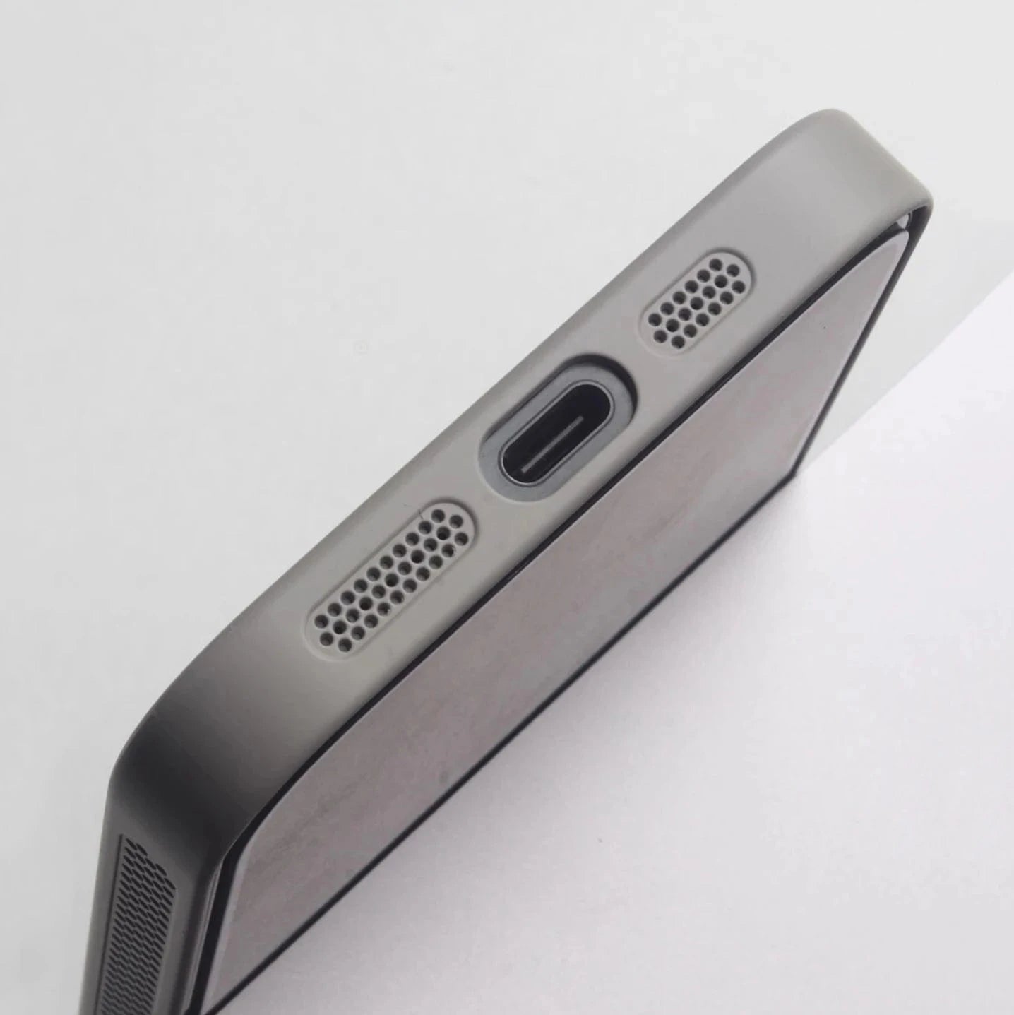 Coque iPhone MagSafe ventilée rigide