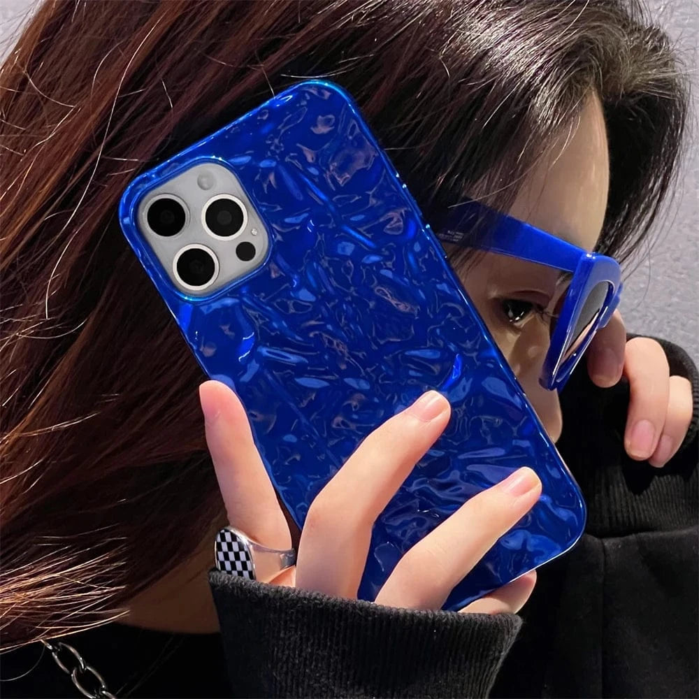 Coque iPhone bleue effet métal froissé antichoc
