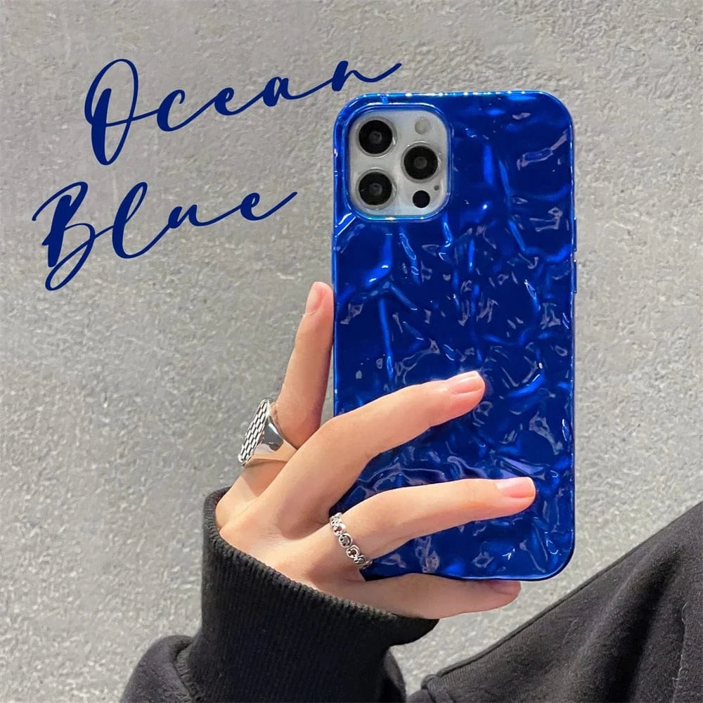 Coque iPhone bleue effet métal froissé antichoc