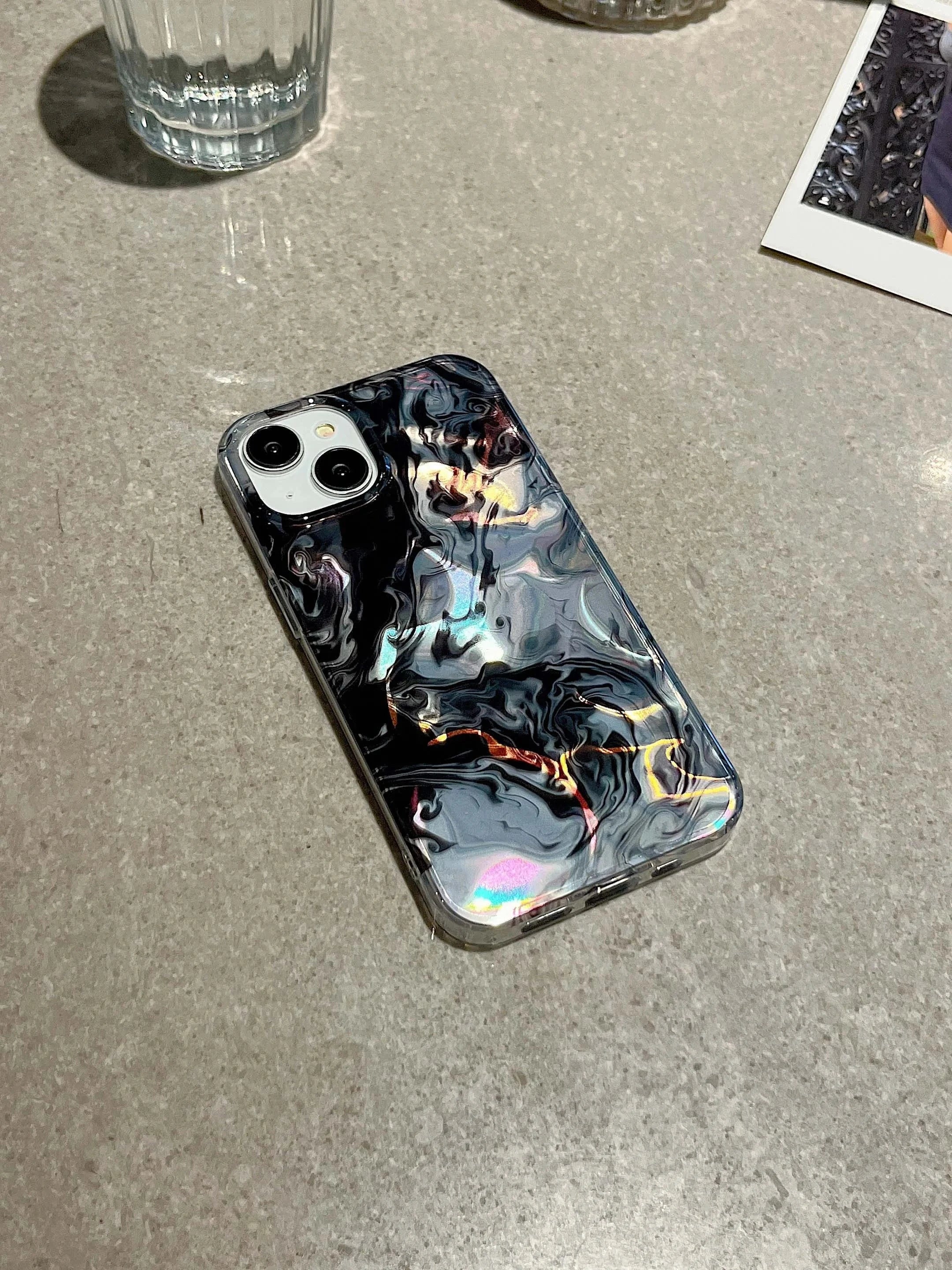 Coque iPhone noir effet ondulé