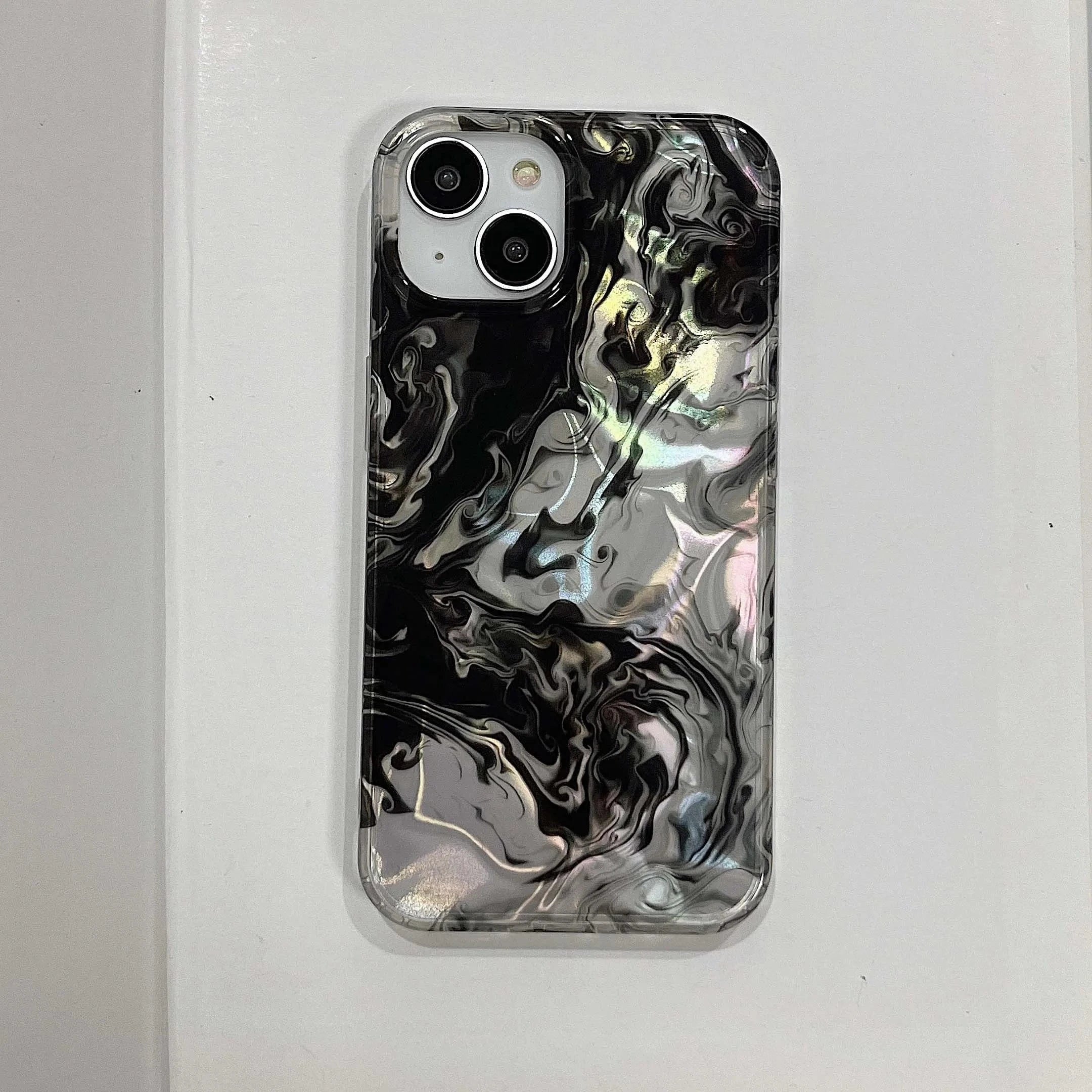 Coque iPhone noir effet ondulé